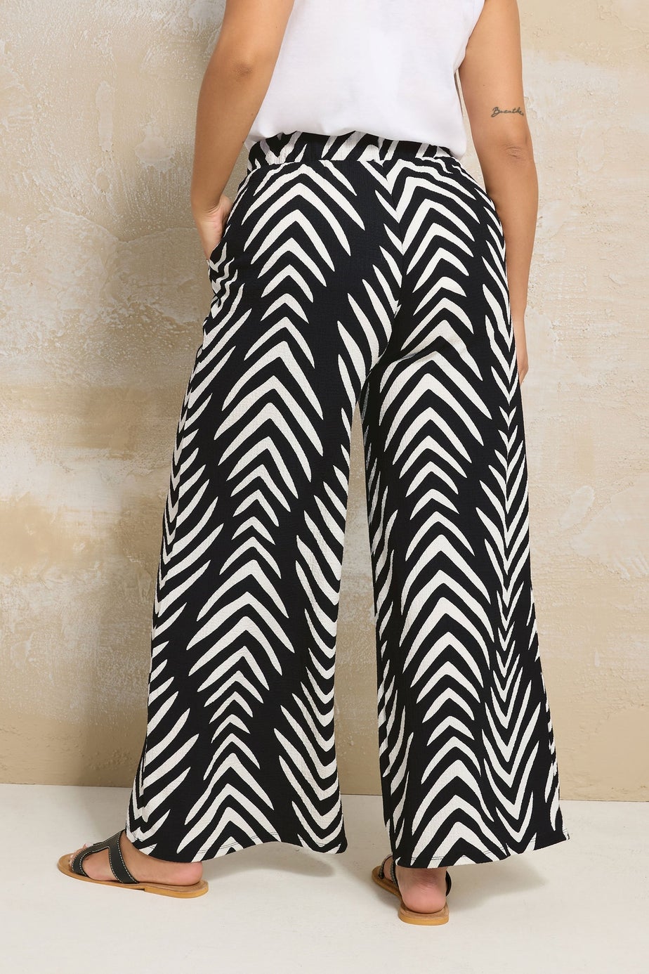 Yours Curve Black & White Abstract Print Wide Leg Trousers