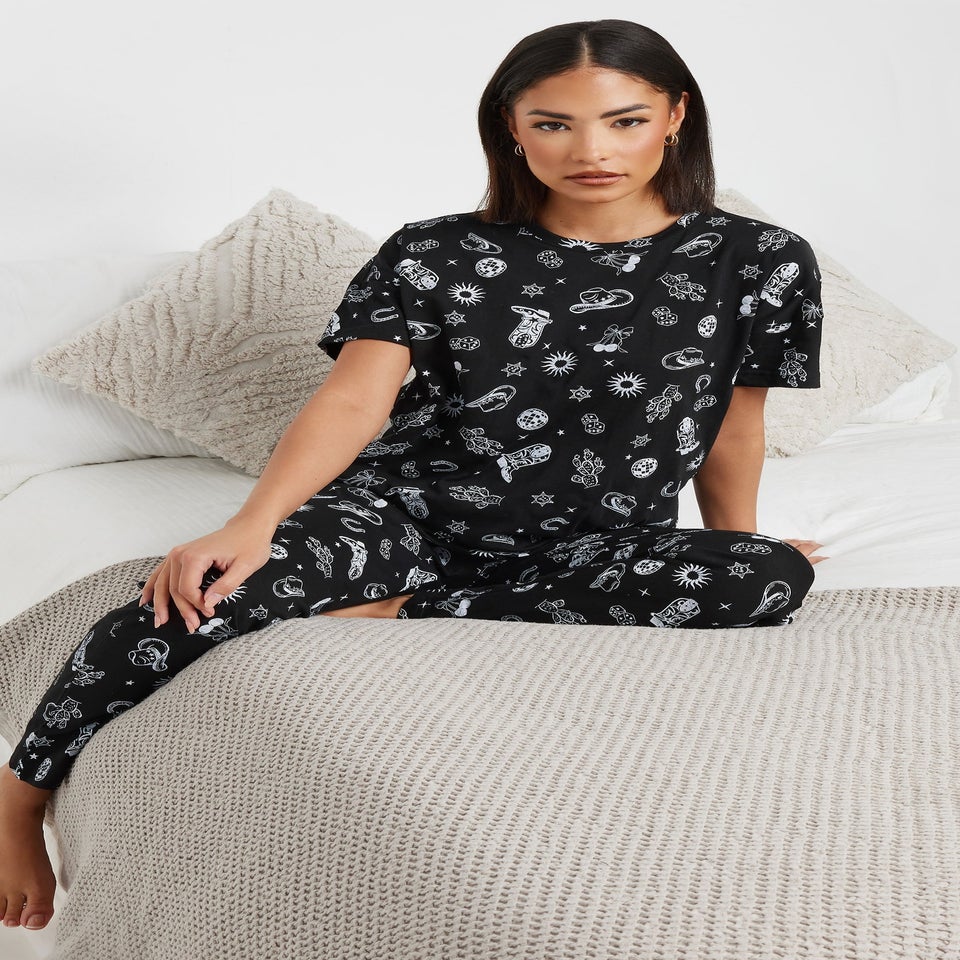 PixieGirl Petite Black Cowboy Graphic Tapered Pyjama Set