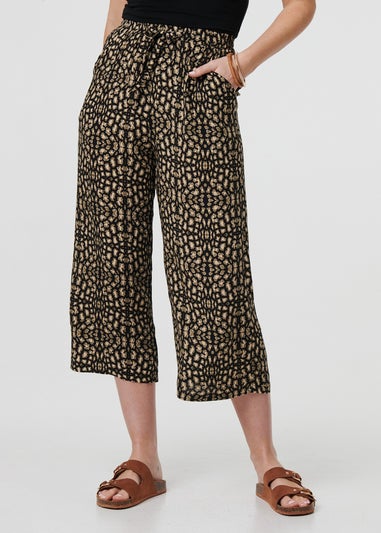 Izabel London Black Printed Drawstring Waist Crop Trousers