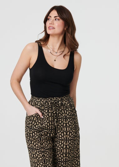 Izabel London Black Printed Drawstring Waist Crop Trousers