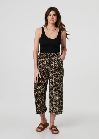 Izabel London Black Printed Drawstring Waist Crop Trousers