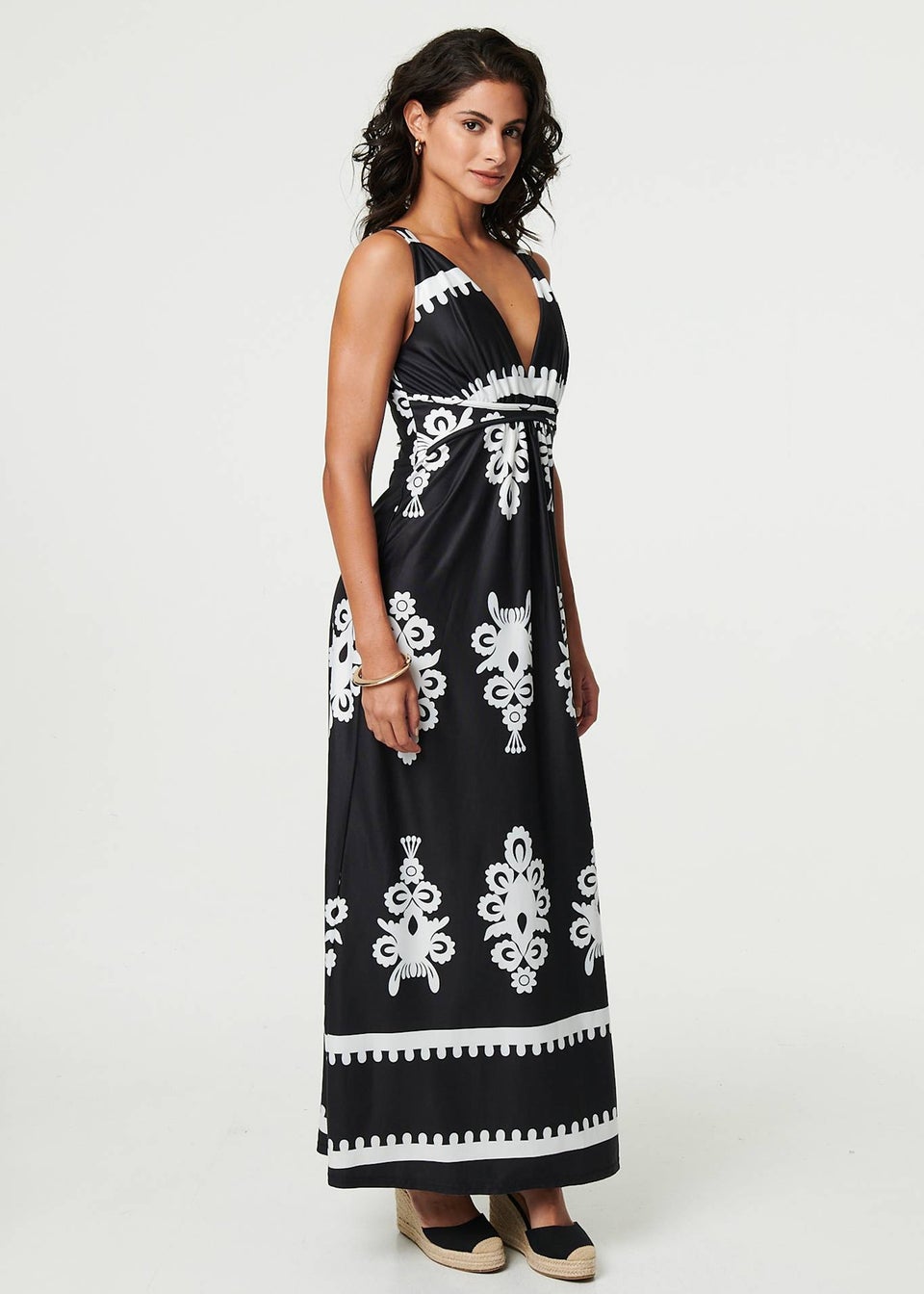 Izabel London Black Ikat Print Sleeveless Empire Maxi Dress