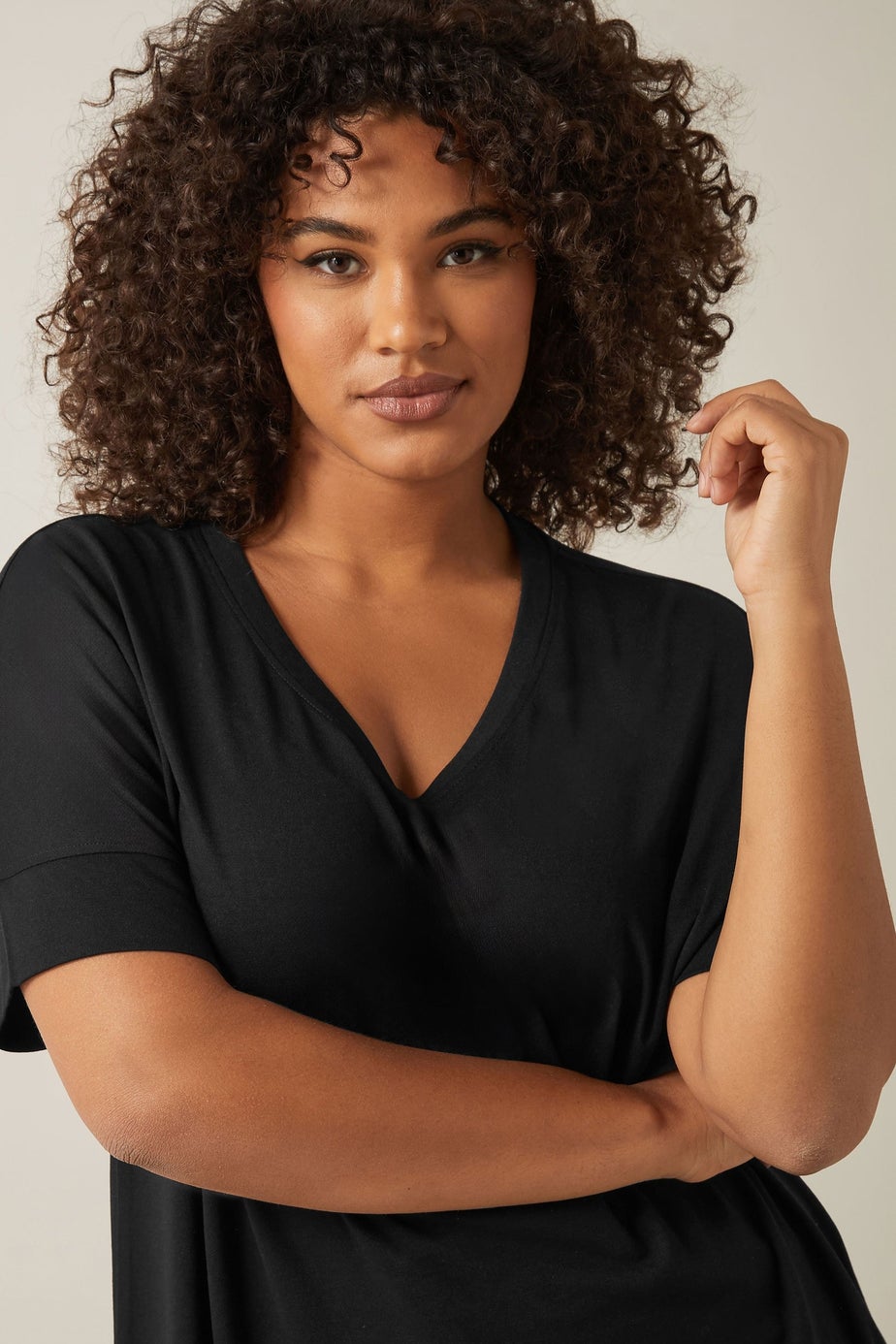 Evans Curve Black V-Neck Modal Rich T-Shirt