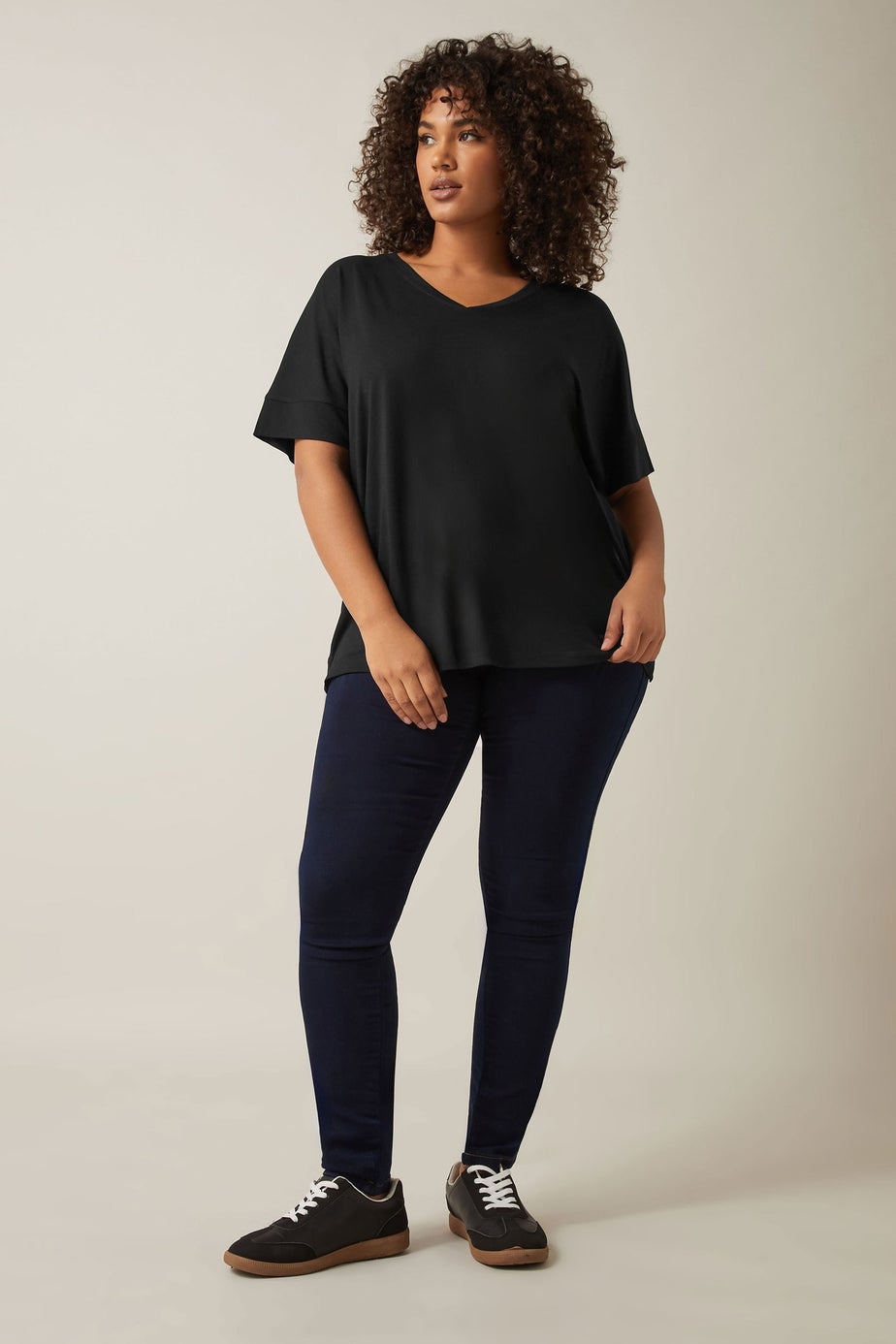 Evans Curve Black V-Neck Modal Rich T-Shirt