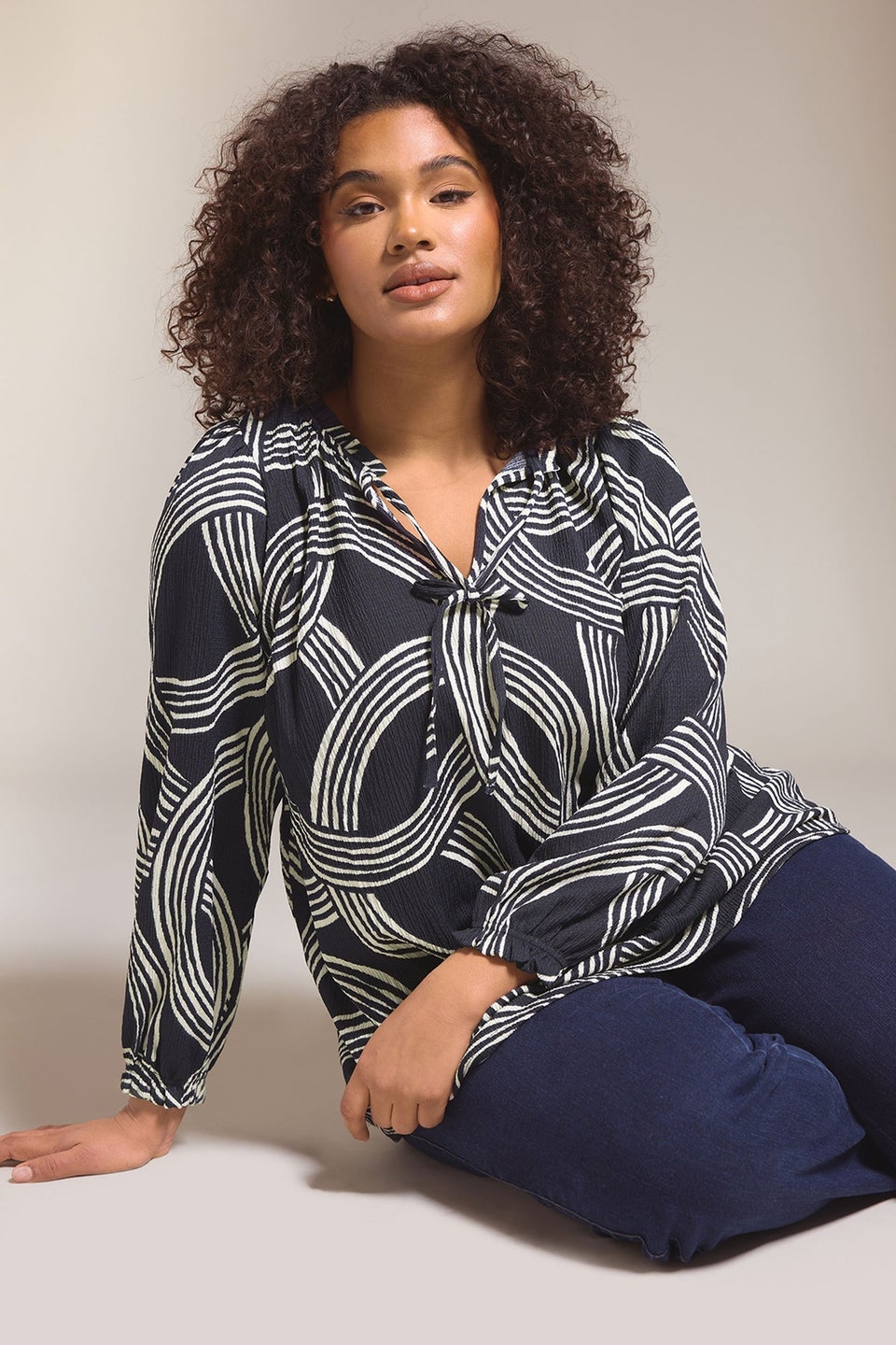 EVANS Curve Navy Blue Linear Print Jersey Crepe Blouse