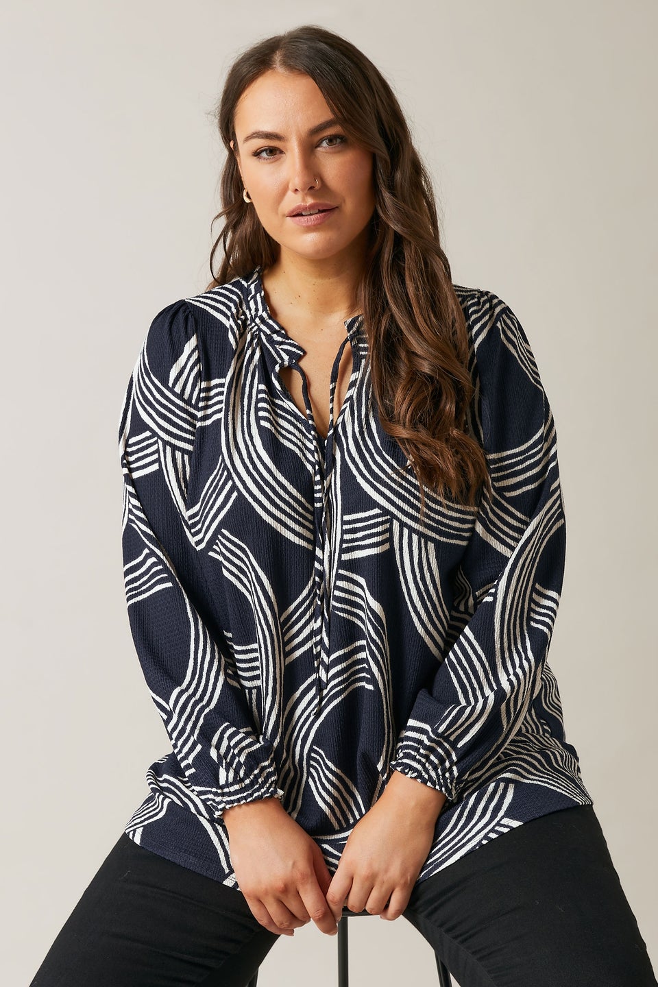EVANS Curve Navy Blue Linear Print Jersey Crepe Blouse
