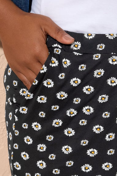 Yours Curve Black Daisy Print Jersey Shorts