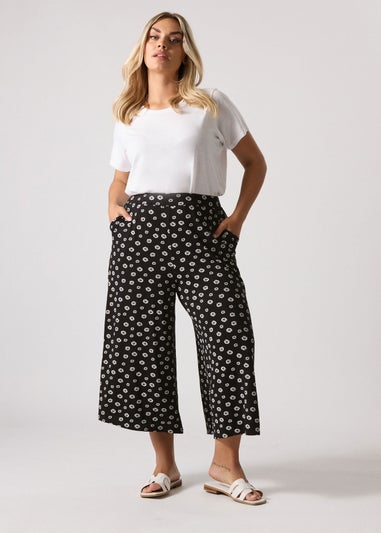 Yours Curve Black Daisy Print Cropped Trousers