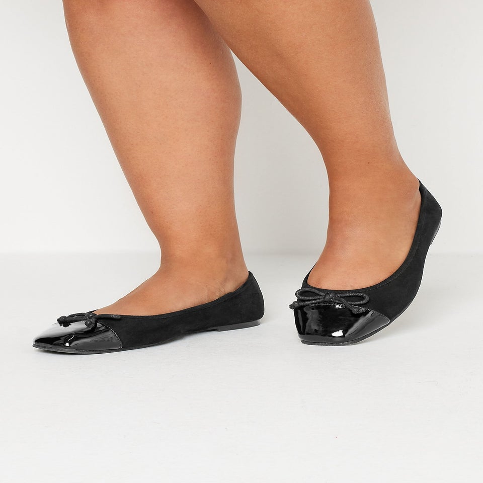 Yours Black Chisel Toe Ballerina Pumps In Extra Wide Fit