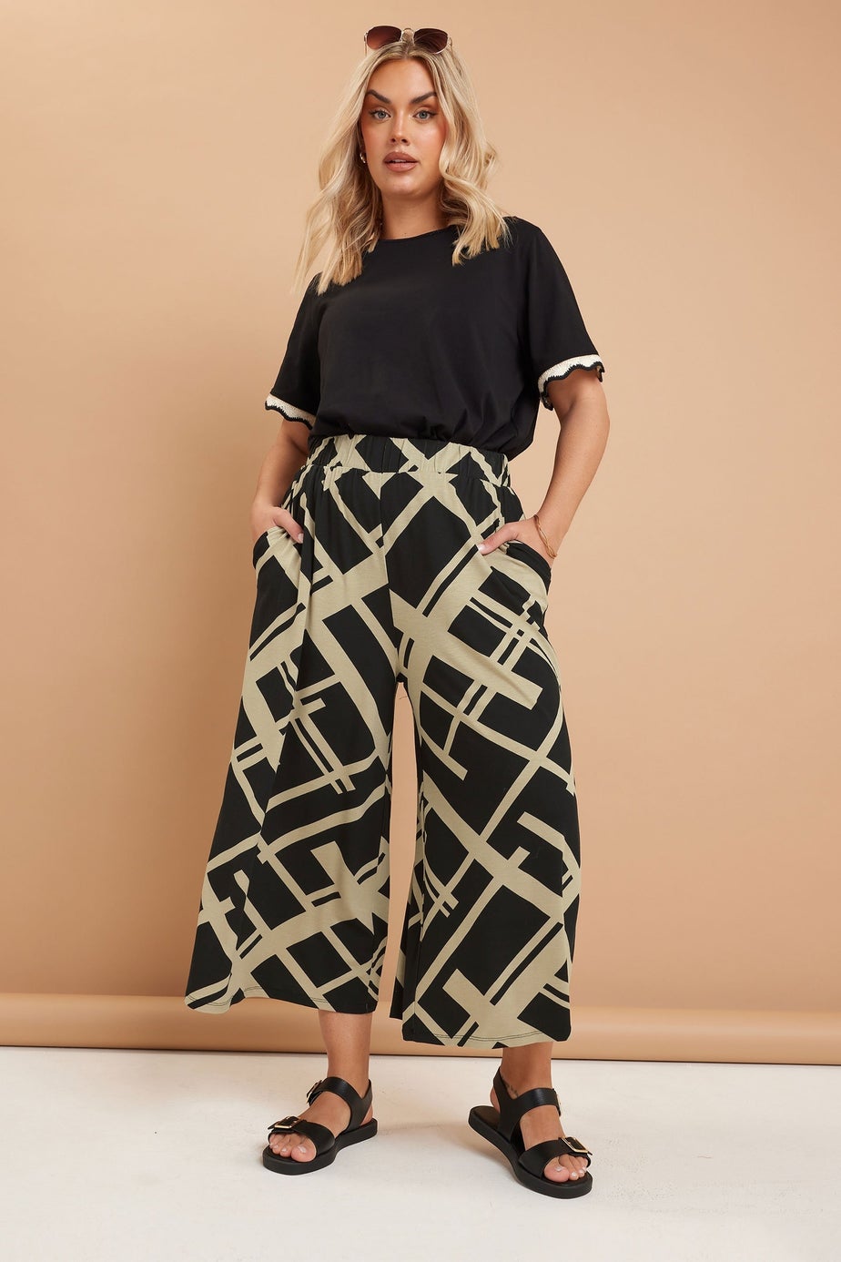 Yours Curve Black Geometric Print Midaxi Culottes
