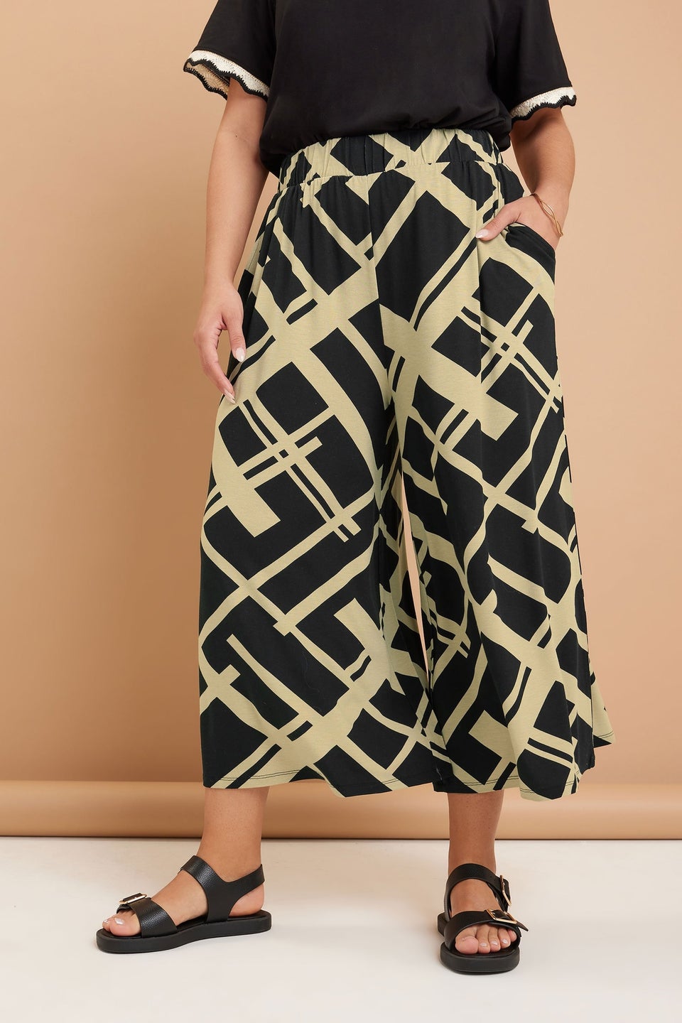 Yours Curve Black Geometric Print Midaxi Culottes