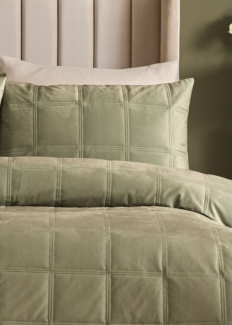 Soiree Brighton Square Velvet Quilted Green Duvet Cover Set