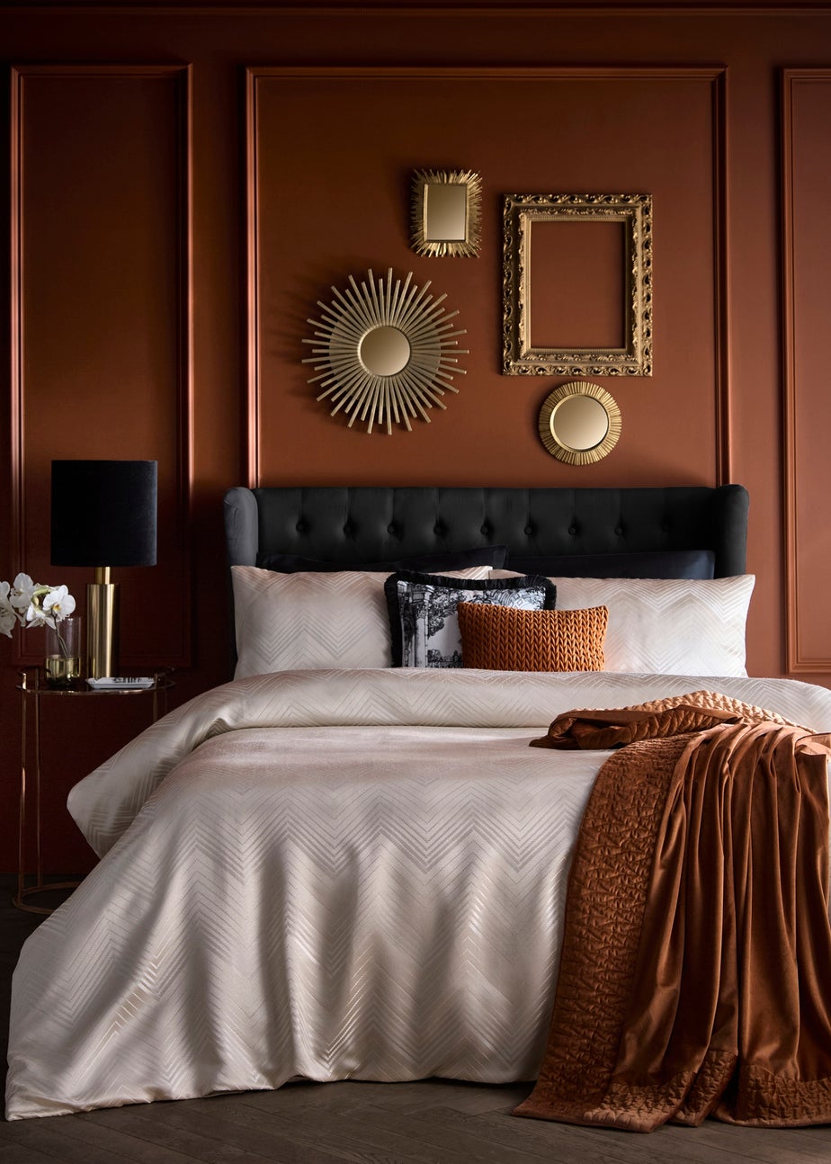 Laurence Llewelyn-Bowen Cocktail Reversible Ivory Duvet Cover Set