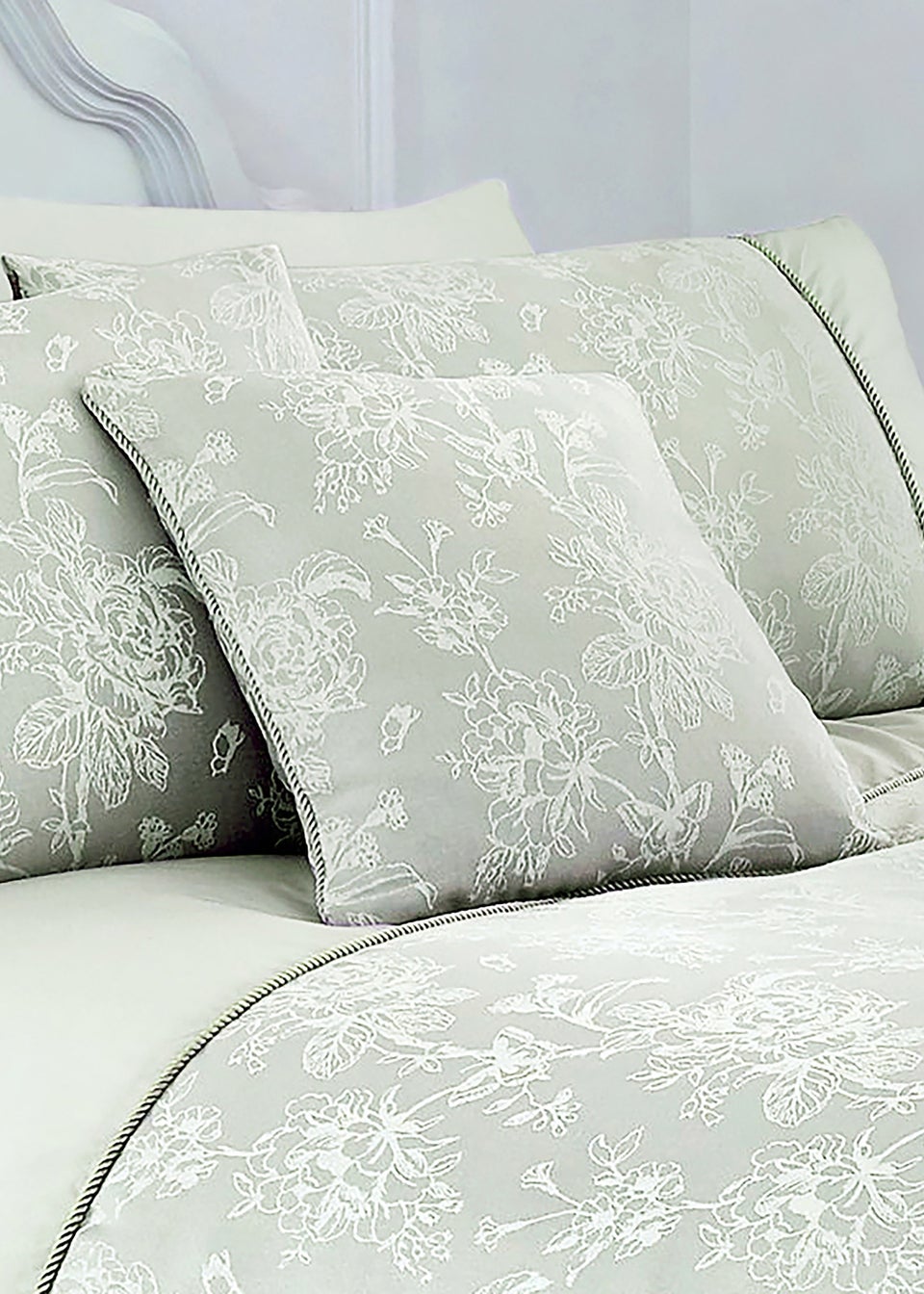 Dreams & Drapes Jasmine Piped Trim Green Filled Cushion