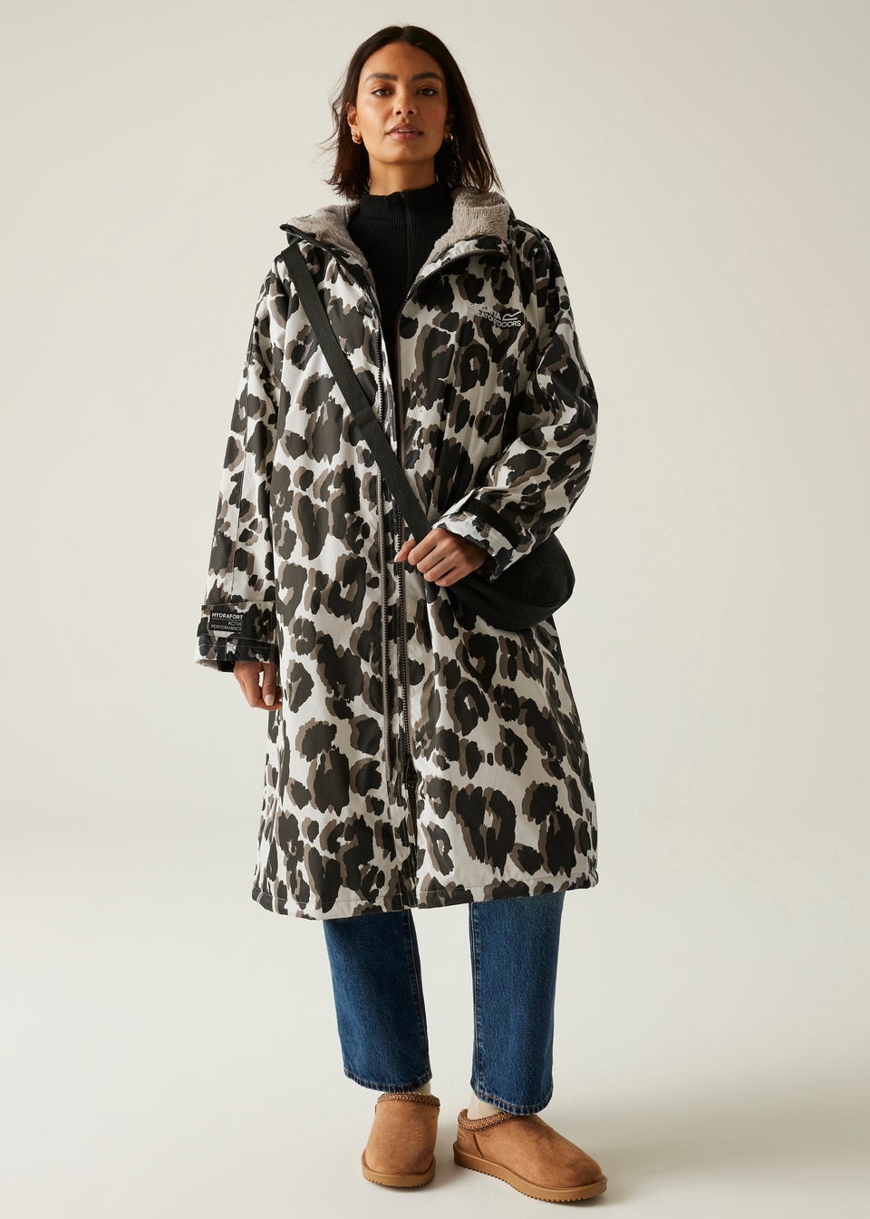 Regatta Ecru Adult Waterproof Changing Waterproof Robe