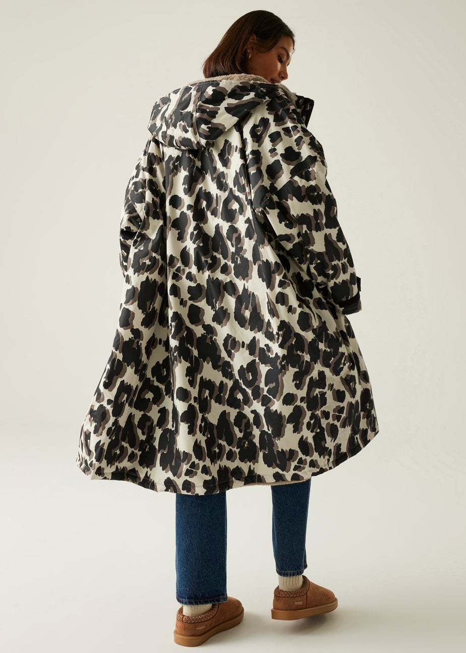 Regatta Ecru Adult Waterproof Changing Waterproof Robe