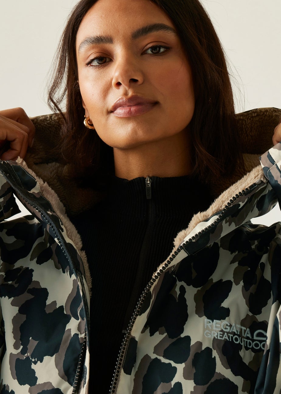 Regatta Ecru Adult Waterproof Changing Waterproof Robe