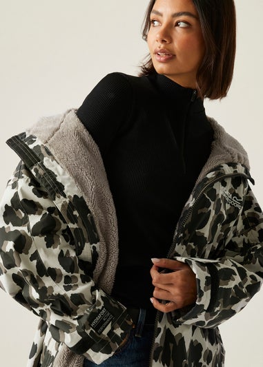 Regatta Ecru Adult Waterproof Changing Waterproof Robe