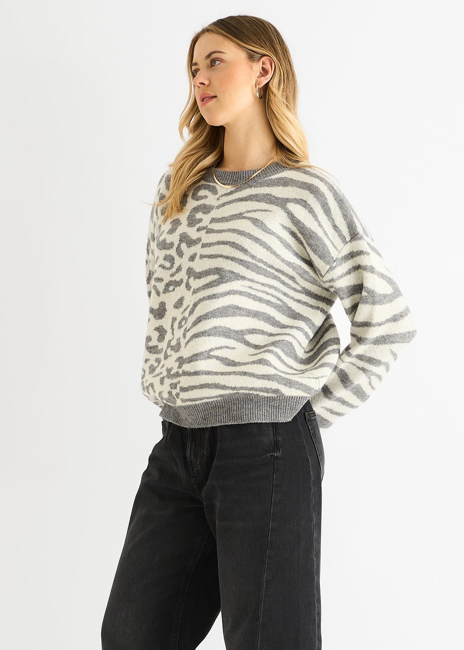 Gini London Grey Contrast Zebra Animal Knit Jumper