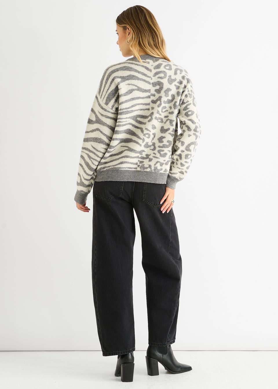 Gini London Grey Contrast Zebra Animal Knit Jumper