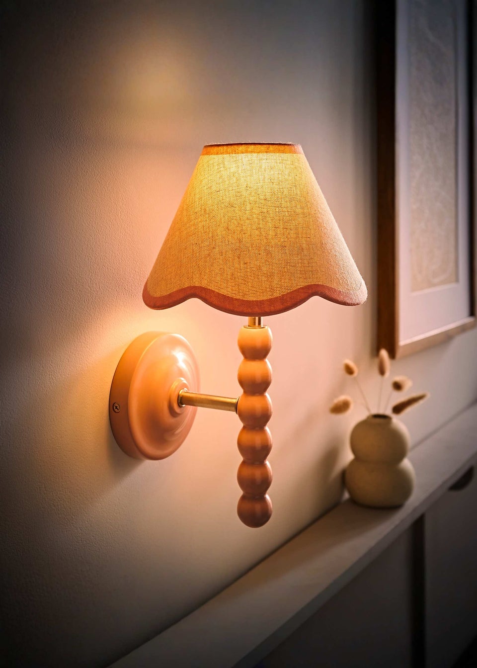 ValueLights Rose Pink Bobbin Wall Light with Scallop Lampshade