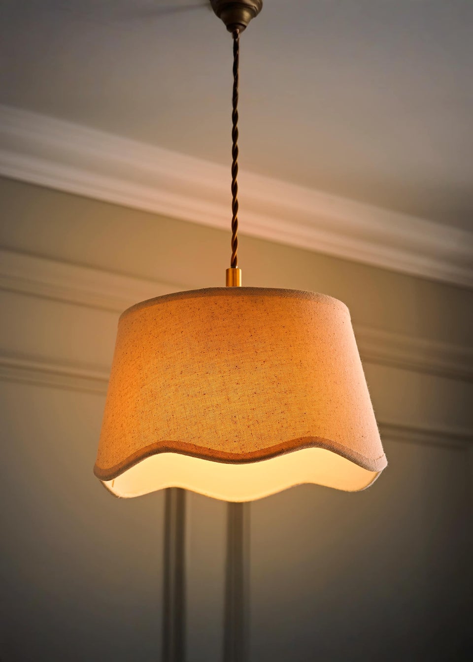 ValueLights Mabel Small Scalloped Natural Easy Fit Lampshade