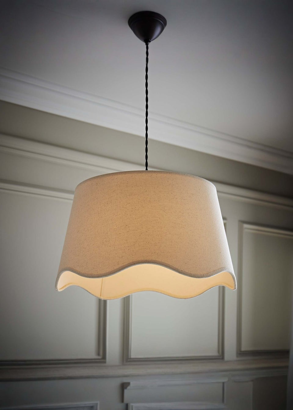 ValueLights Mabel Large Scalloped Natural Easy Fit Lampshade