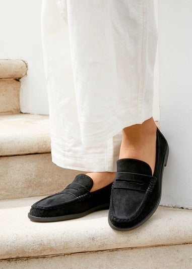 Linzi Precise Black Faux Suede Classic Loafer