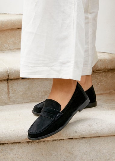 Linzi Precise Black Faux Suede Classic Loafer