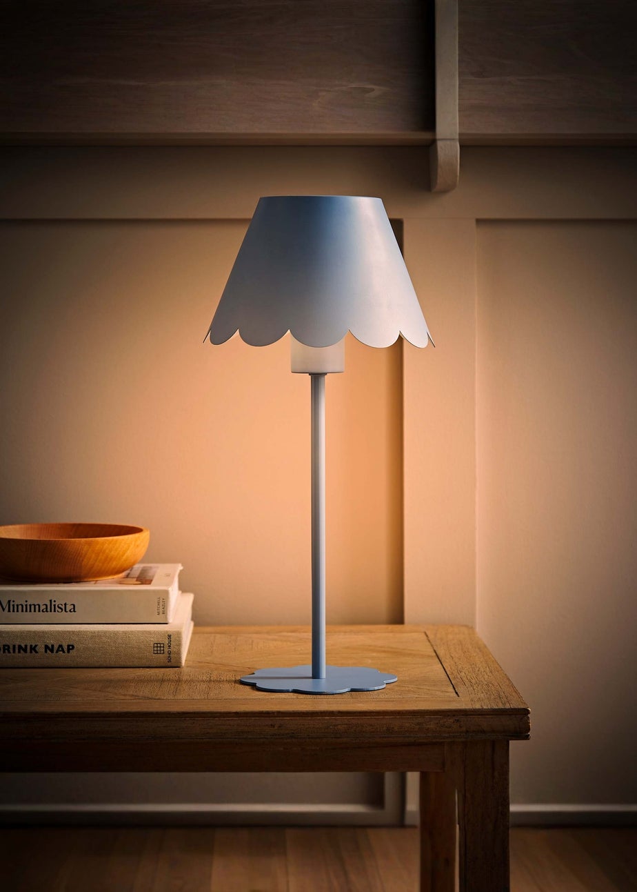 ValueLights Hattie Blue Scallop Rechargeable Table Lamp