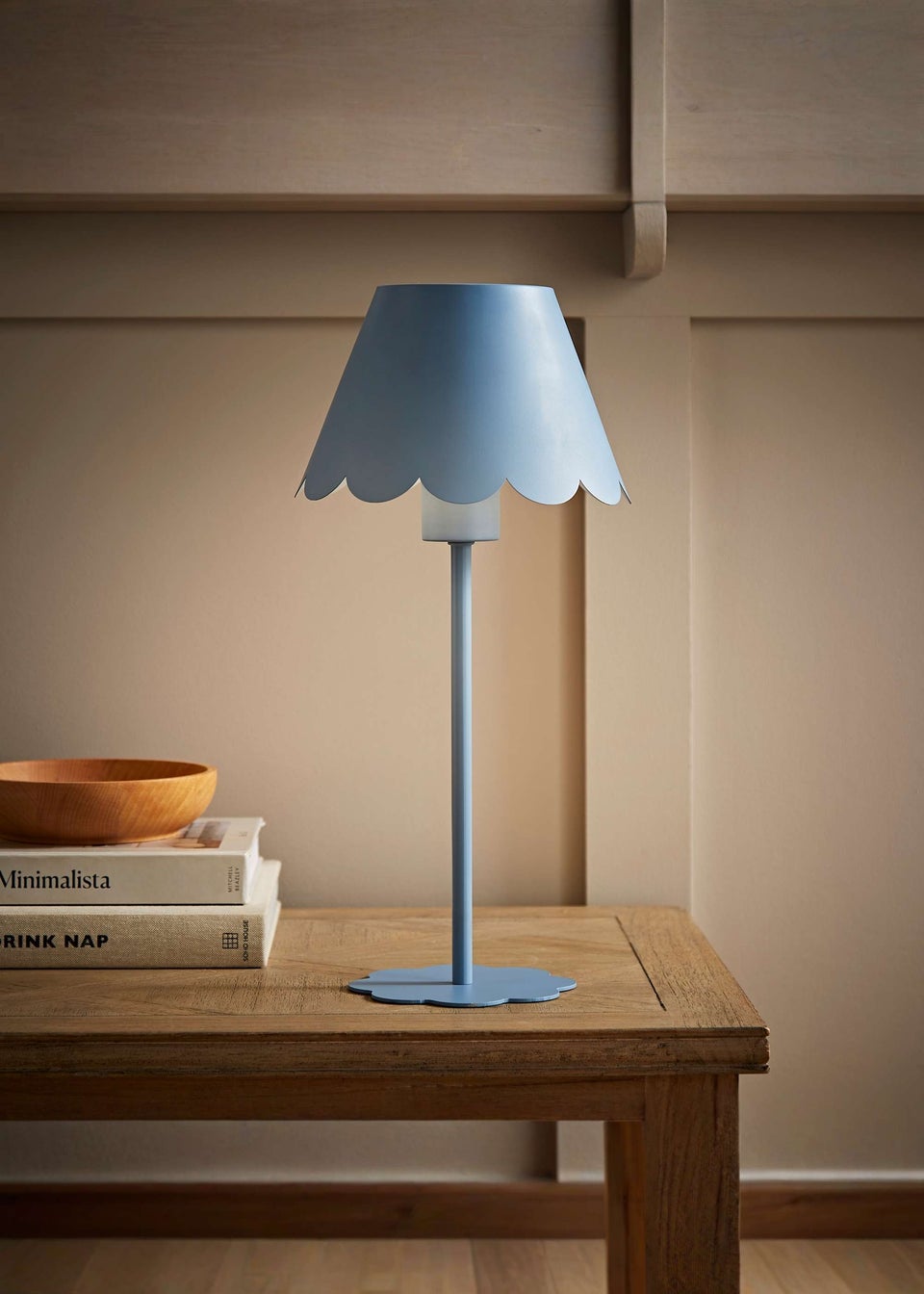 ValueLights Hattie Blue Scallop Rechargeable Table Lamp