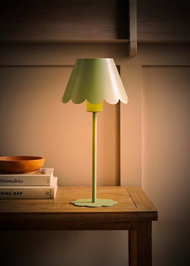 ValueLights Hattie Green Scallop Rechargeable Table Lamp