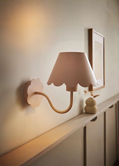 ValueLights Hattie Pink Scallop Rechargeable Wall Light