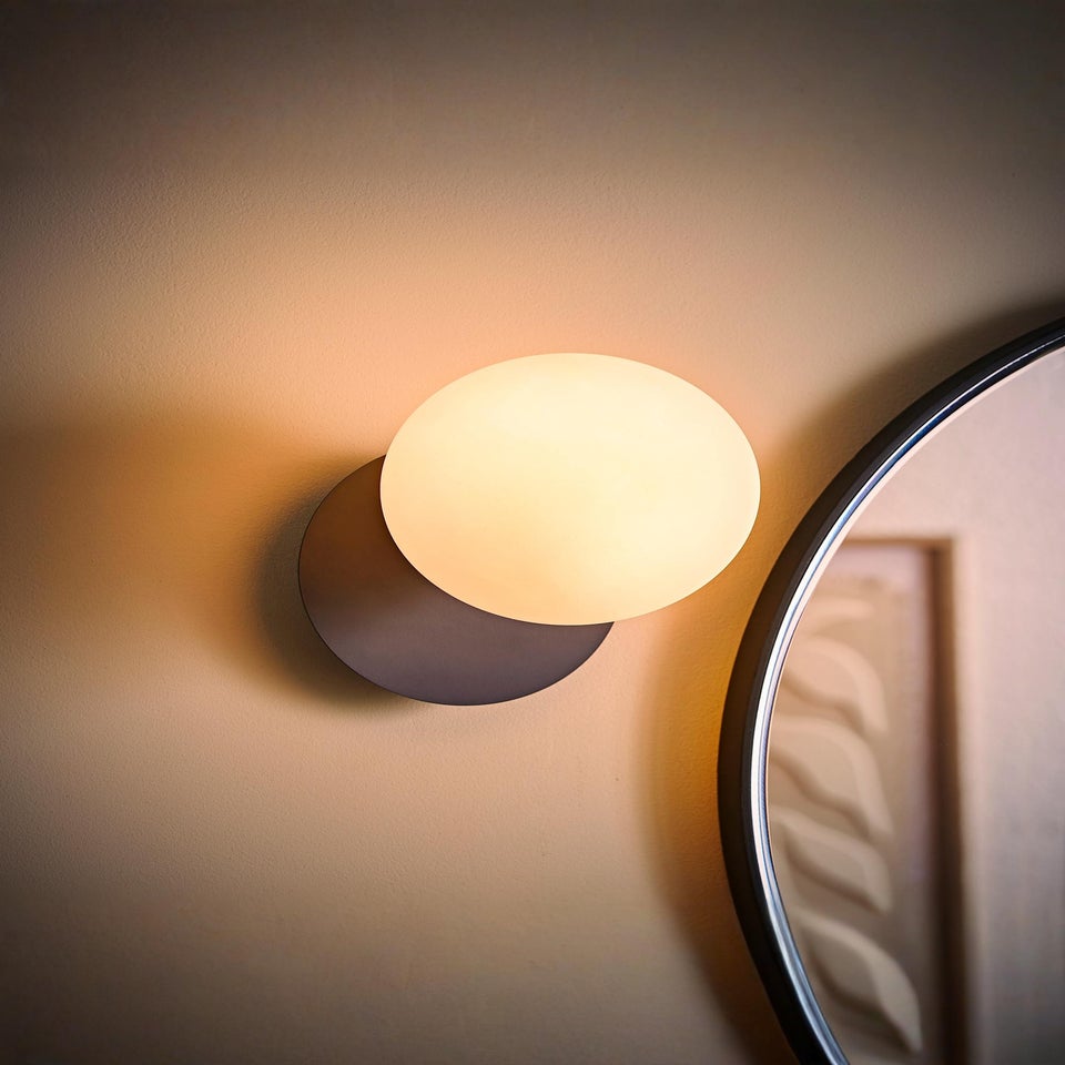 ValueLights Darla Navy Bathroom Wall Light with Bulb