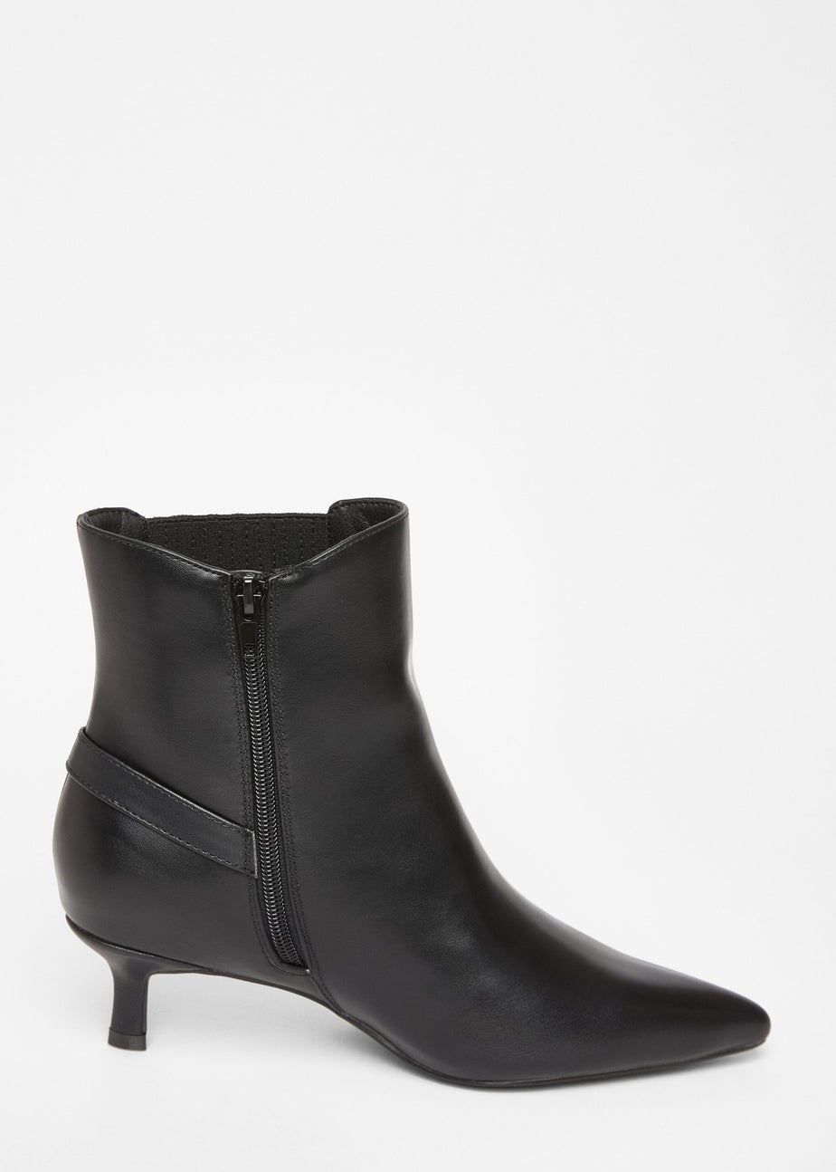 Quiz Black Wide Fit Buckle Ankle Boots