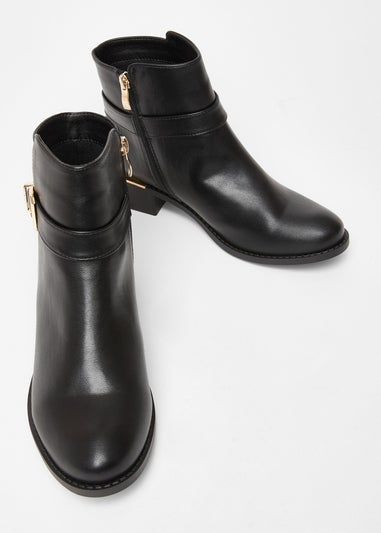 Quiz Black Wide Fit Buckle Chelsea Boots