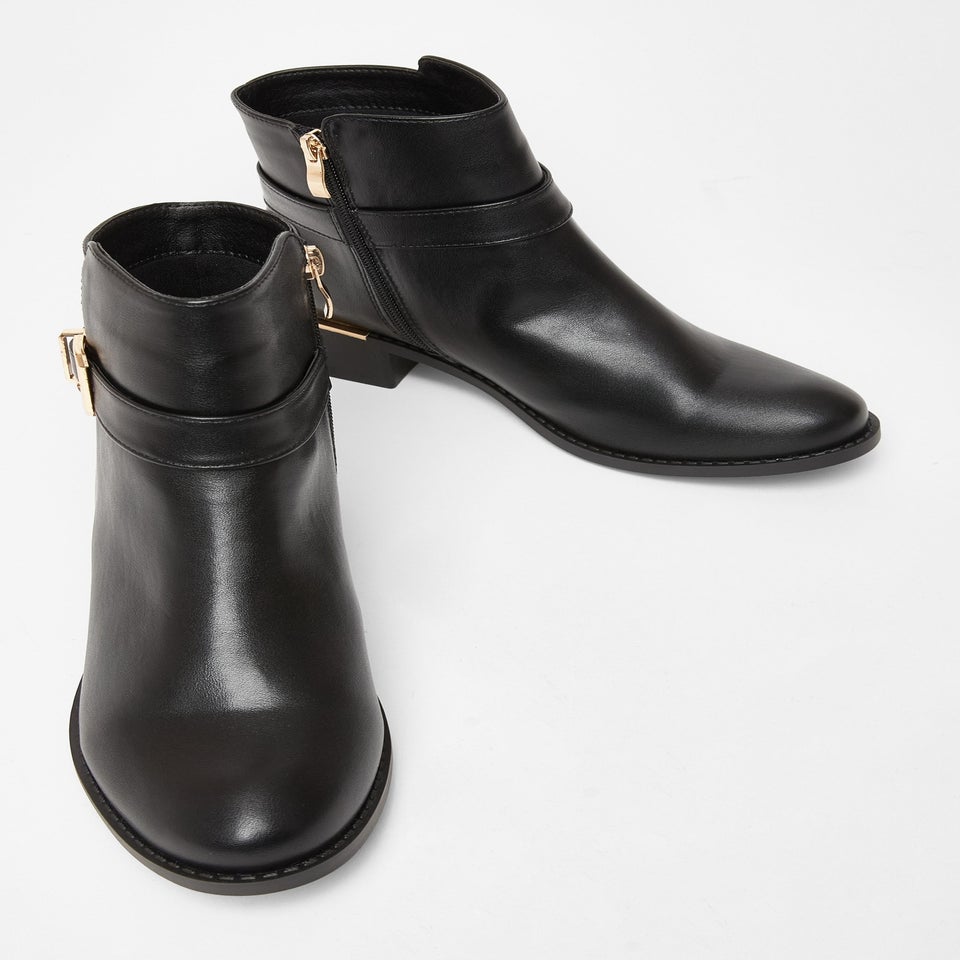 Quiz Black Wide Fit Buckle Chelsea Boots