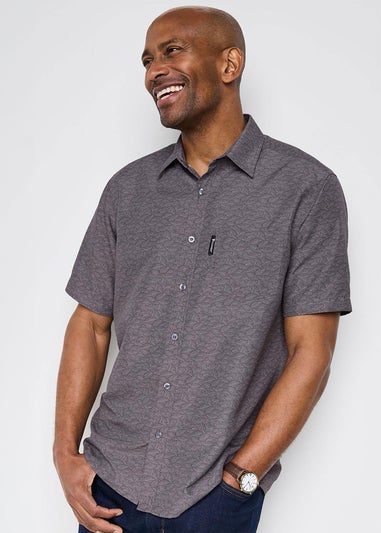 Cotton Traders Washed Charcoal Guinness TM 1/2 Short Sleeve Soft Touch Leaf Print Shirt