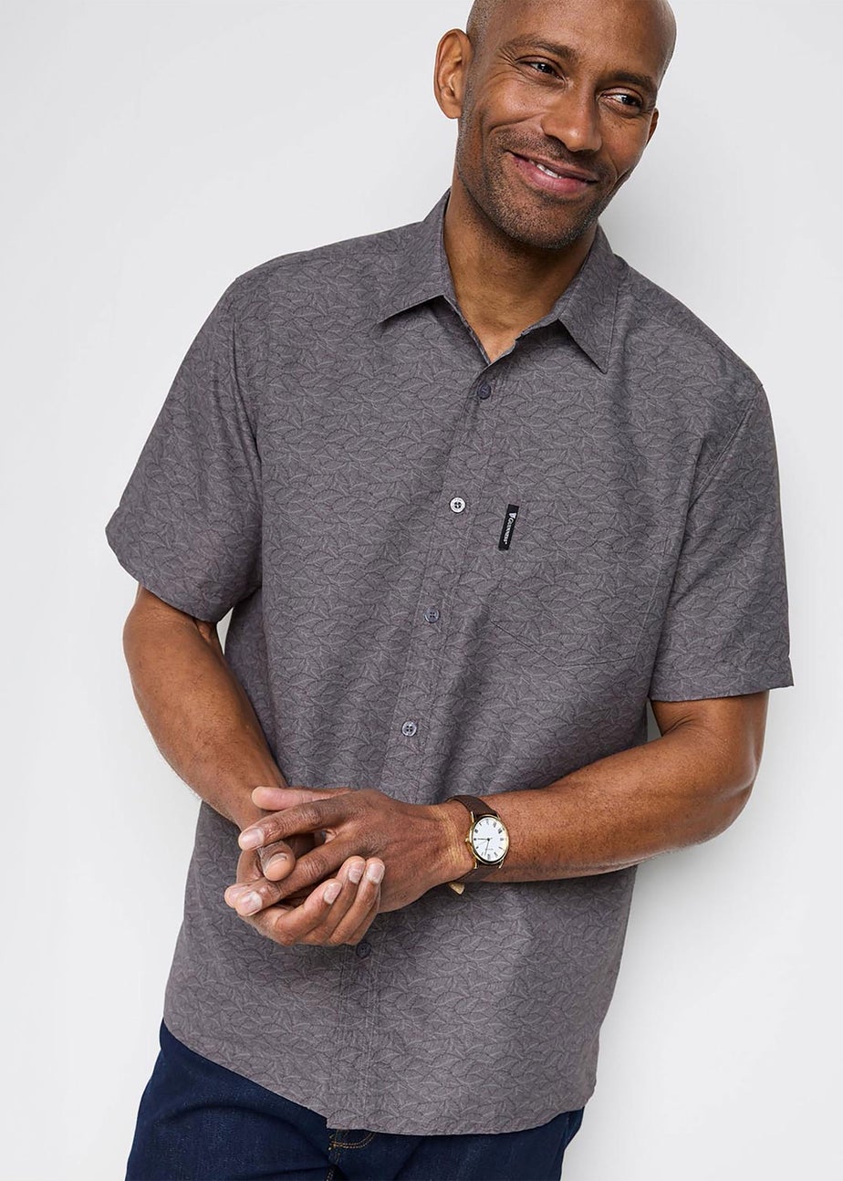 Cotton Traders Washed Charcoal Guinness TM 1/2 Short Sleeve Soft Touch Leaf Print Shirt