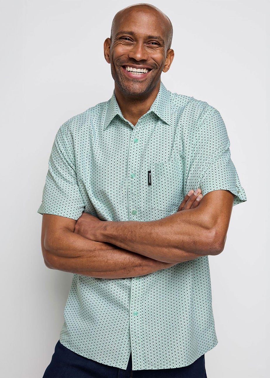 Cotton Traders Fresh Pear Guinness TM 1/2 Short Sleeve Soft Touch Geo Print Shirt