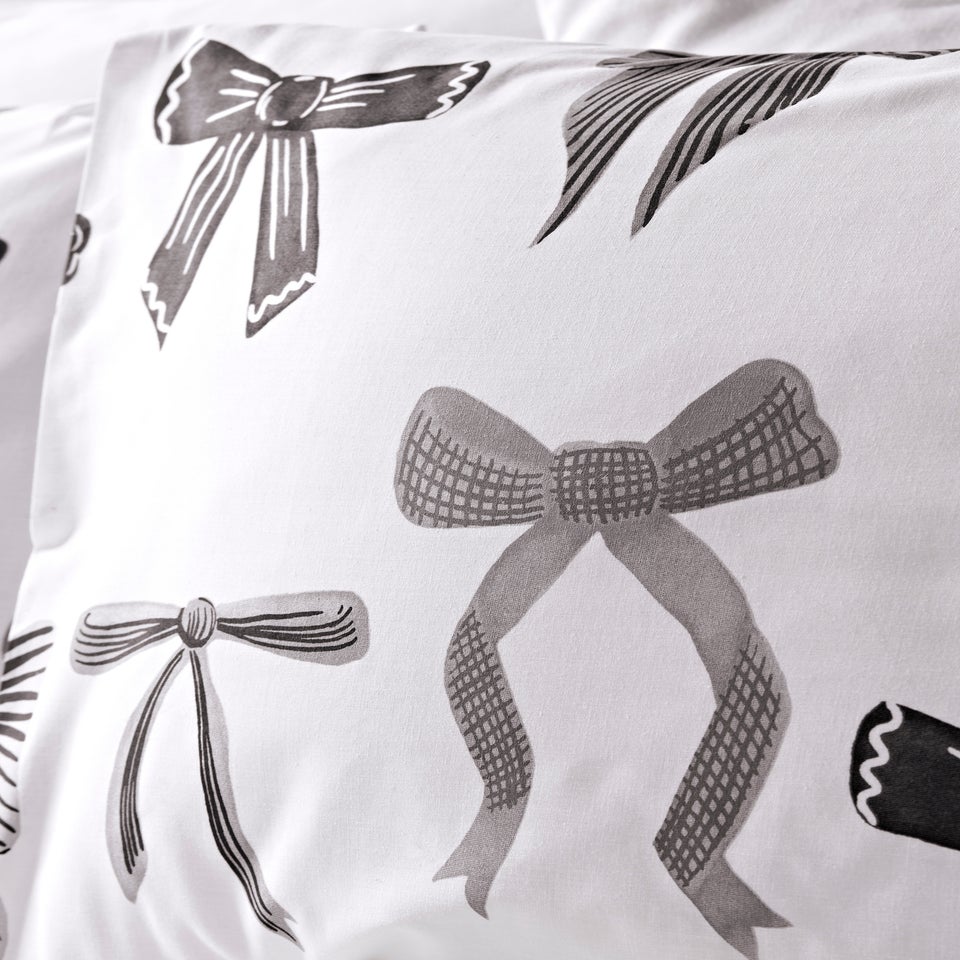 Black & White Bow Print Bedding