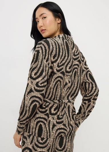 Black Abstract Channel Waist Shirt