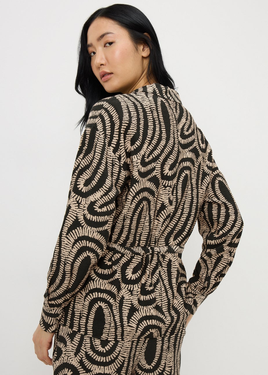 Black Abstract Channel Waist Shirt