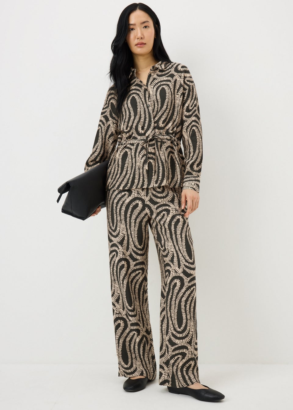 Black Abstract Channel Waist Shirt