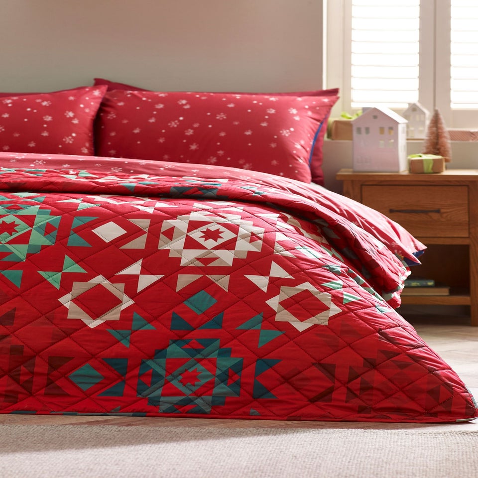 Catherine Lansfield Red Christmas Patchwork Quilted Bedspread
