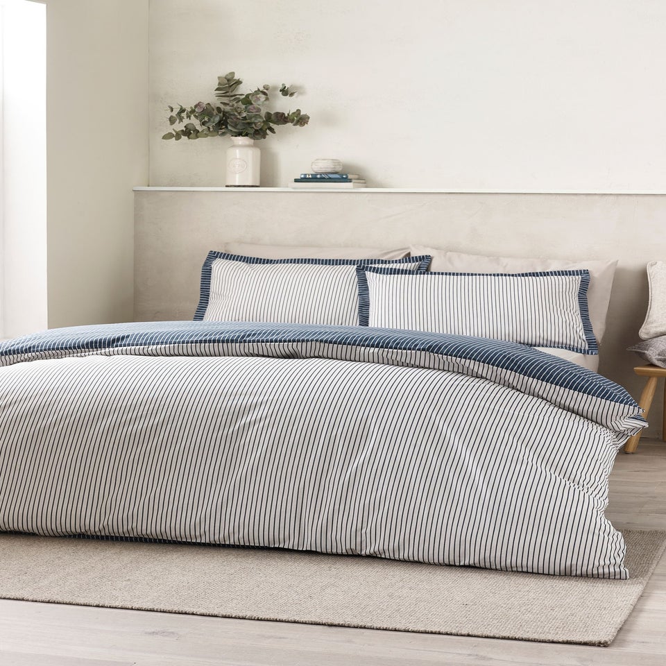 Catherine Lansfield Oxford Pinstripe Reversible Duvet Cover Set Navy
