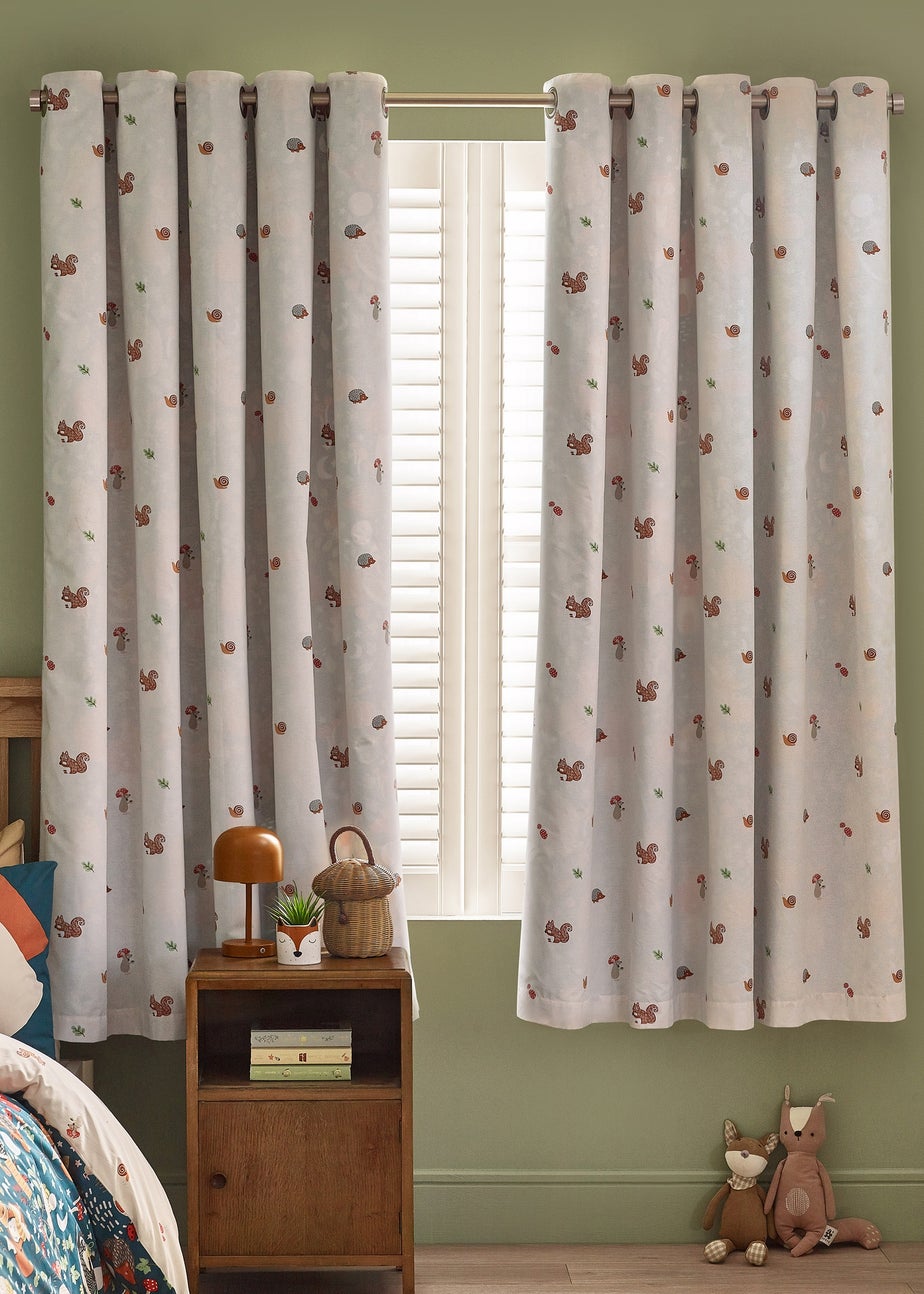Catherine Lansfield Fox and Woodland Friends Fully Reversible Eyelet Curtains Green