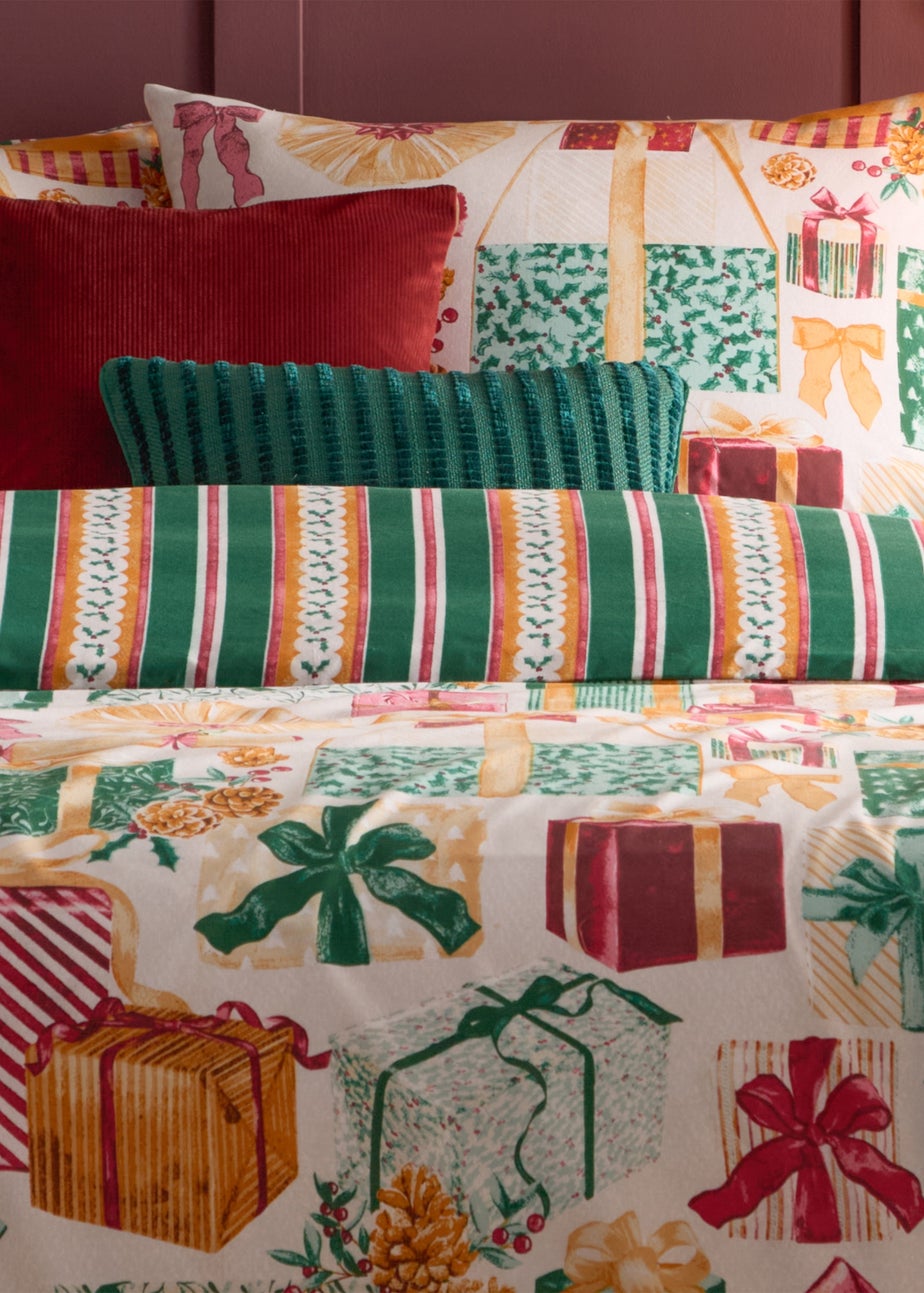 Furn All Wrapped Up Reversible Printed Emerald/Red Duvet Set