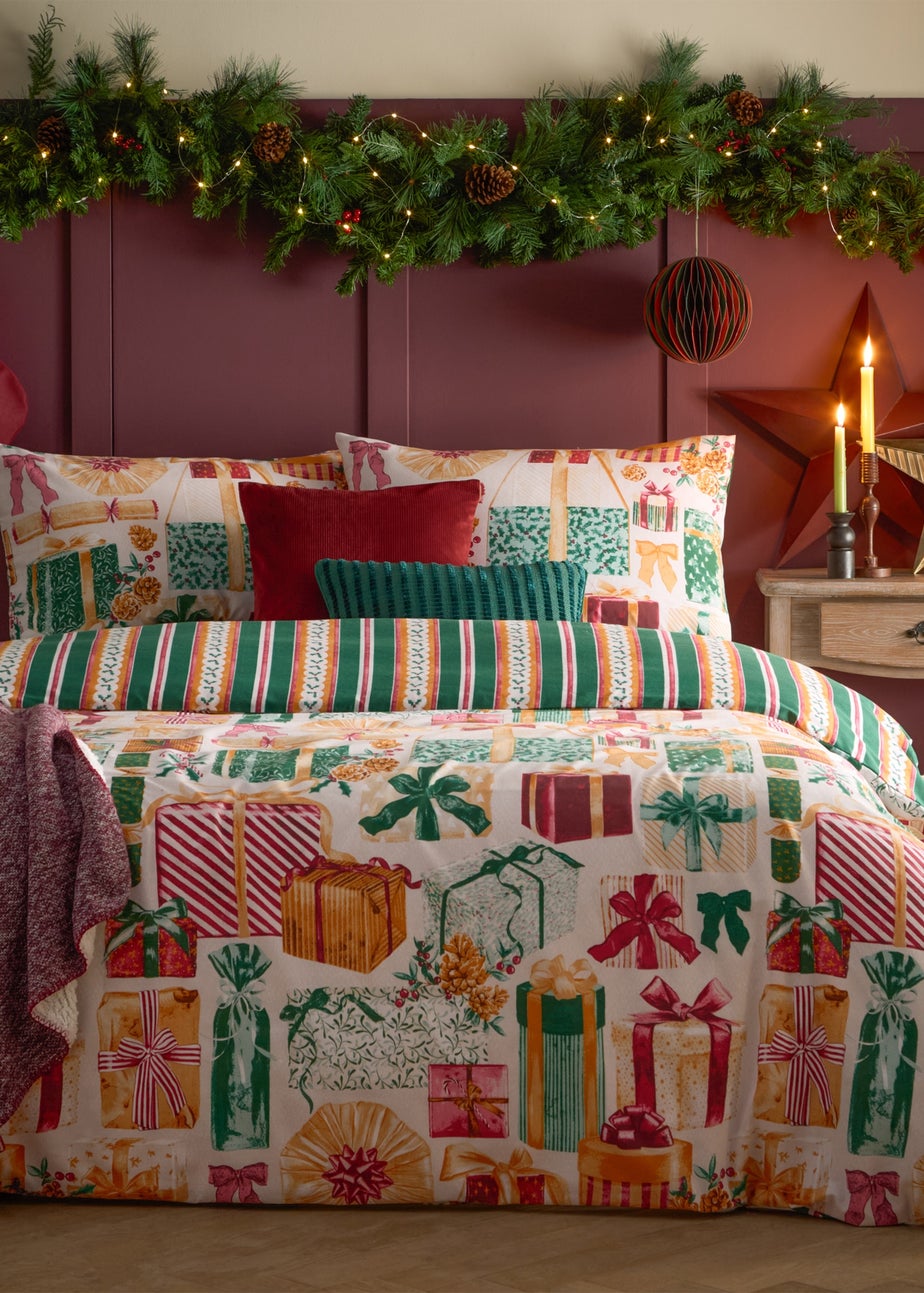 Furn All Wrapped Up Reversible Printed Emerald/Red Duvet Set