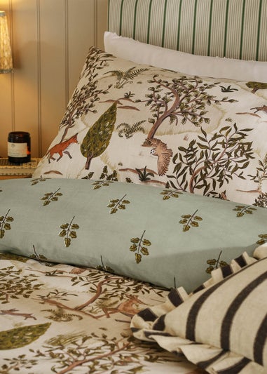Wylder Fable Printed Reversible Willow Green Duvet Set